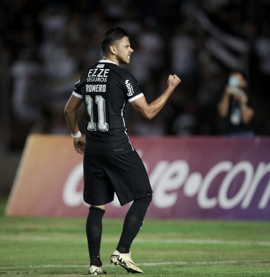 Romero comemorando gol marcado contra o Londrina