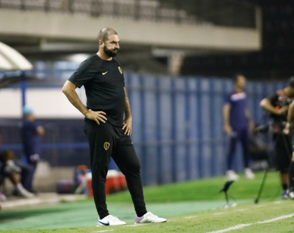 Danilo impaciente com a equipe Sub-20 do Corinthians