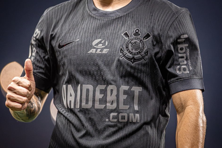 Na ltima quinta-feira, vazou uma foto de Gabigol vestindo a camisa do Corinthians