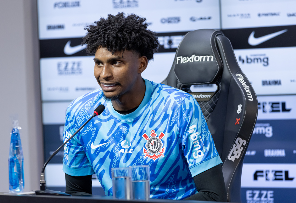 VAI FICAR! Corinthians notifica Flamengo para executar a compra de Hugo Souza