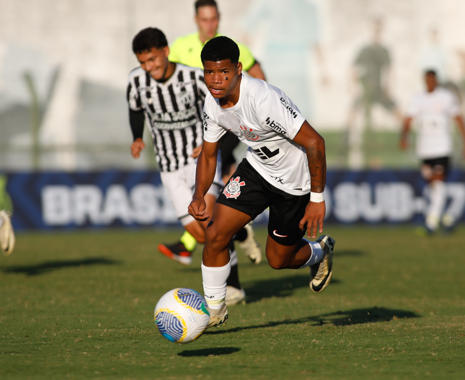 Kaw vivia seus ltimos dias de contrato com o Corinthians antes de renovar