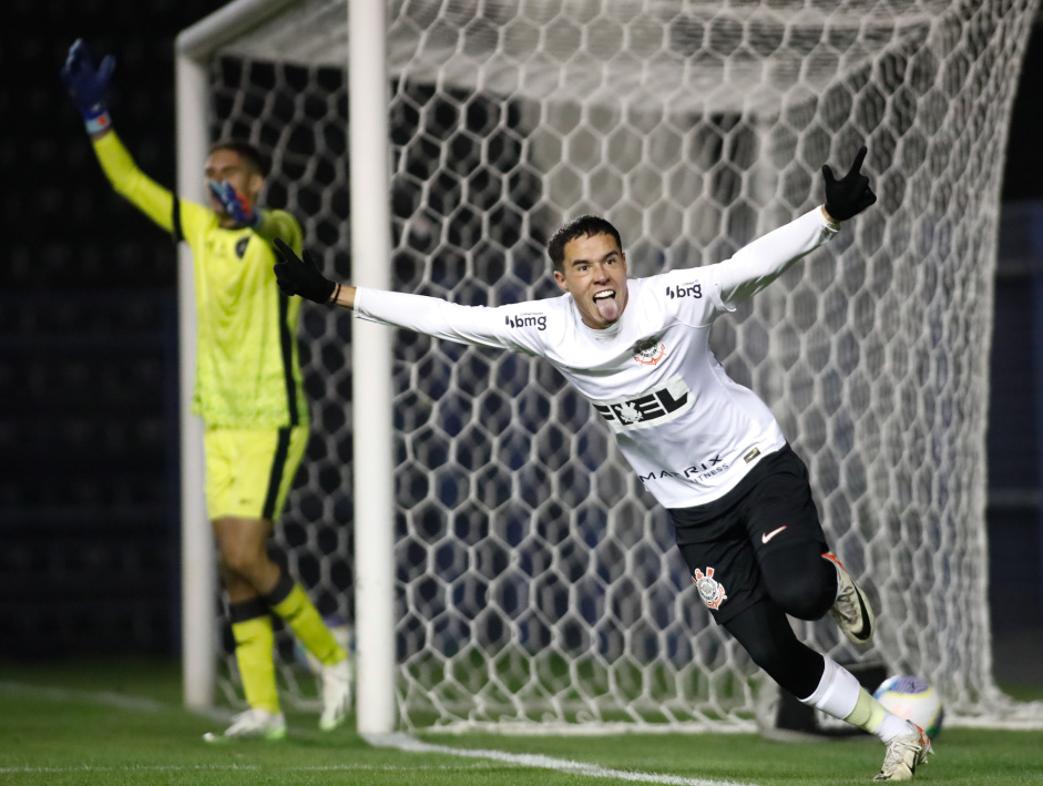 Kau Henrique renovou contrato com o Corinthians at maio de 2029