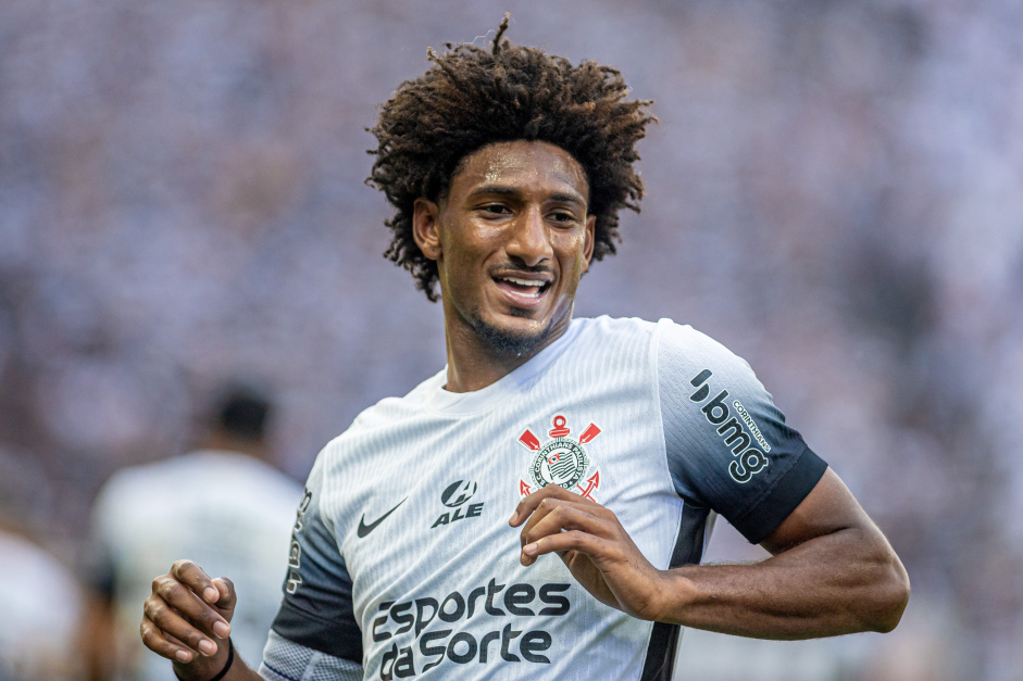 O Corinthians quer estender o emprstimo de Talles Magno por mais um ano