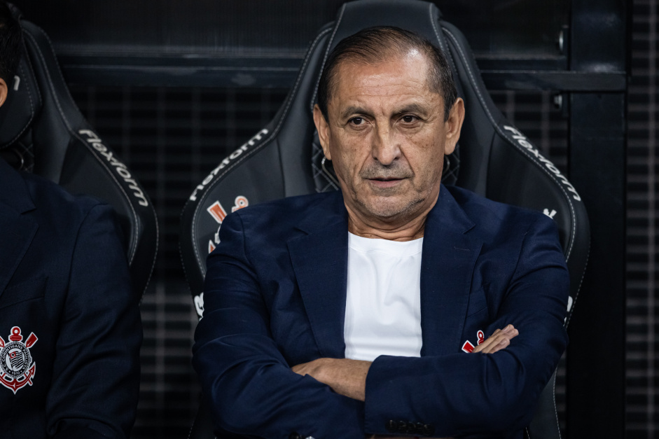 Ramn Daz vem recebendo presso em cima de seu trabalho no Corinthians