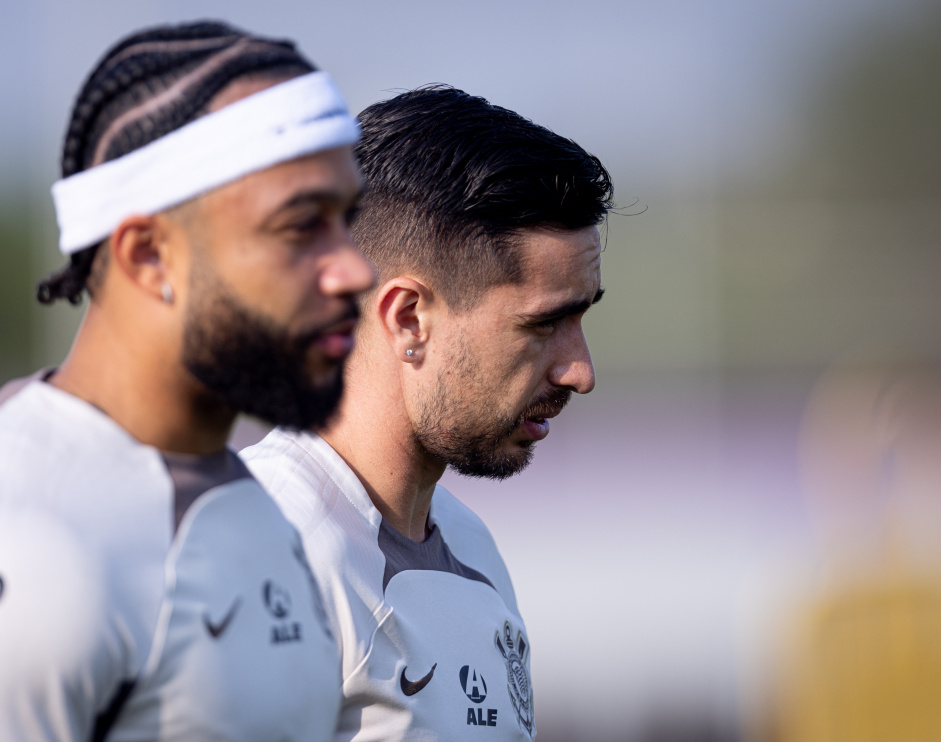 Memphis Depay e Igor Coronado foram titulares do Corinthians no Drbi da ltima quinta-feira
