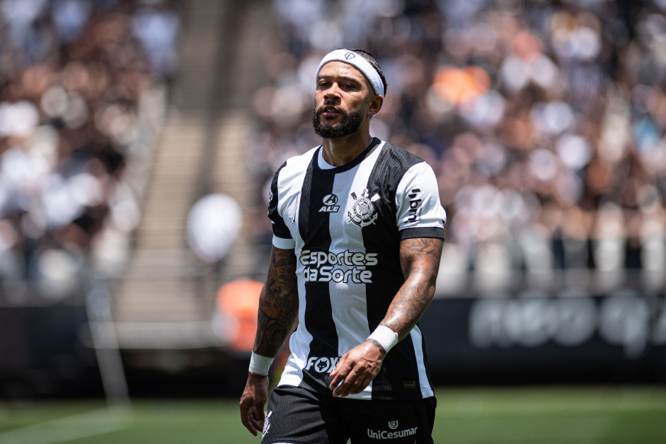 EXEMPLO DE PESSOA! Memphis leiloa camisa de gol em prol de movimento antirracista no Corinthians