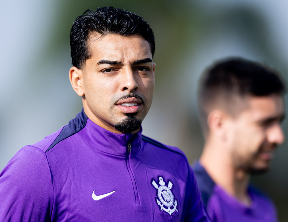 Matheus Bidu durante reapresentao do Corinthians
