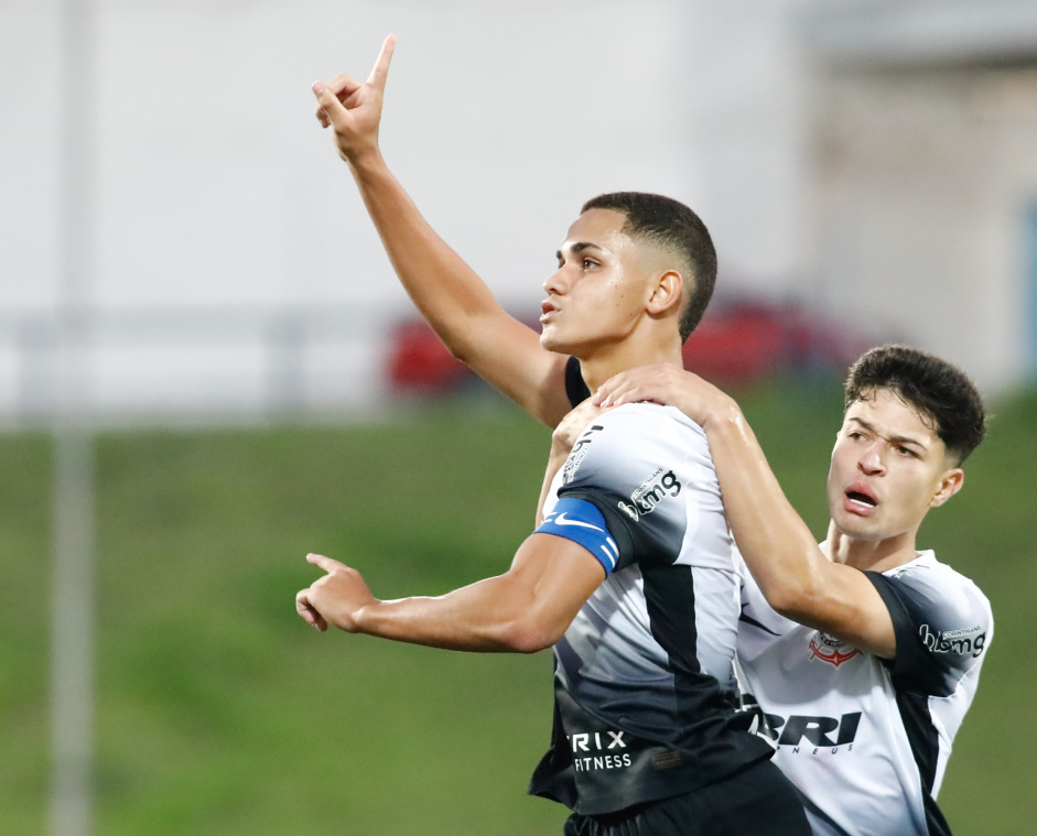 Bahia marcou um golao diante da equipe baiana para dar a vitria ao Corinthians