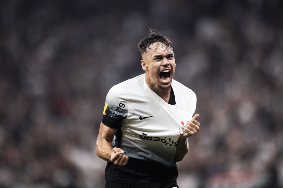 Joo Pedro Tchoca comemorando primeiro gol pelo Corinthians