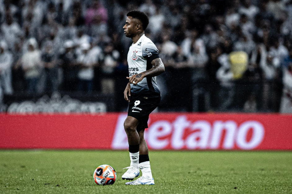 SAÍDA PRÓXIMA? Lateral esquerdo pode se despedir do Corinthians sem fazer 10 jogos; Confira