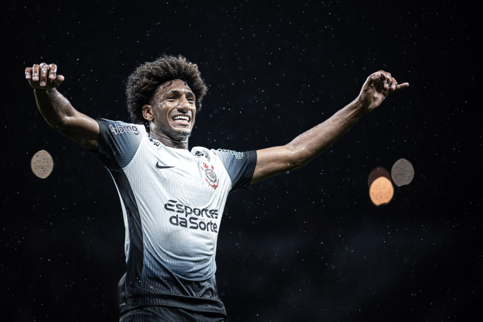 VAI FICAR? Corinthians segue tentando a permanência de Talles Magno