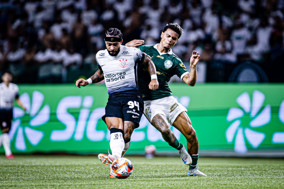 Memphis Depay retorna ao time titular do Corinthians para enfrentar o Palmeiras