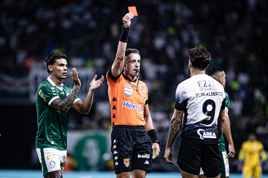 Yuri Alberto foi expulso no segundo tempo do Drbi