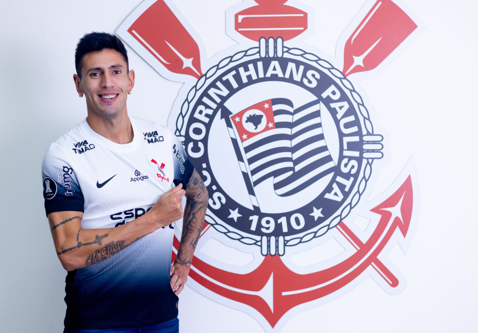 Angileri com a camisa do Corinthians