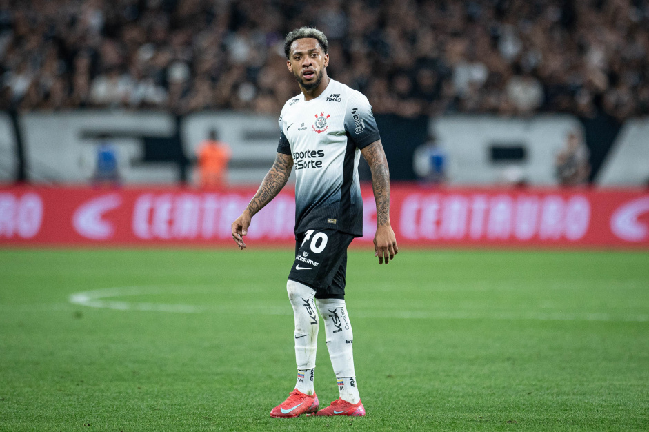 Expulsão de José Martinez após cotovelada inflama torcida do Corinthians no Mineirão