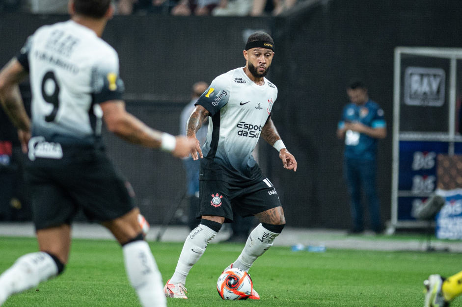 Memphis Depay tem sete participaes em gols pelo Corinthians na temporada