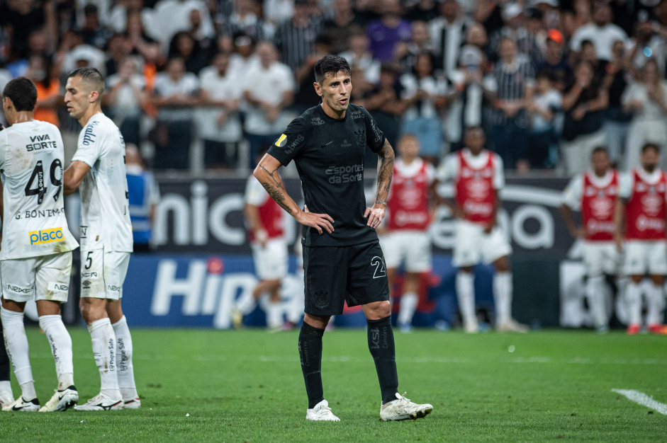Fabrizio Angileri durante deciso do Corinthians contra o Santos