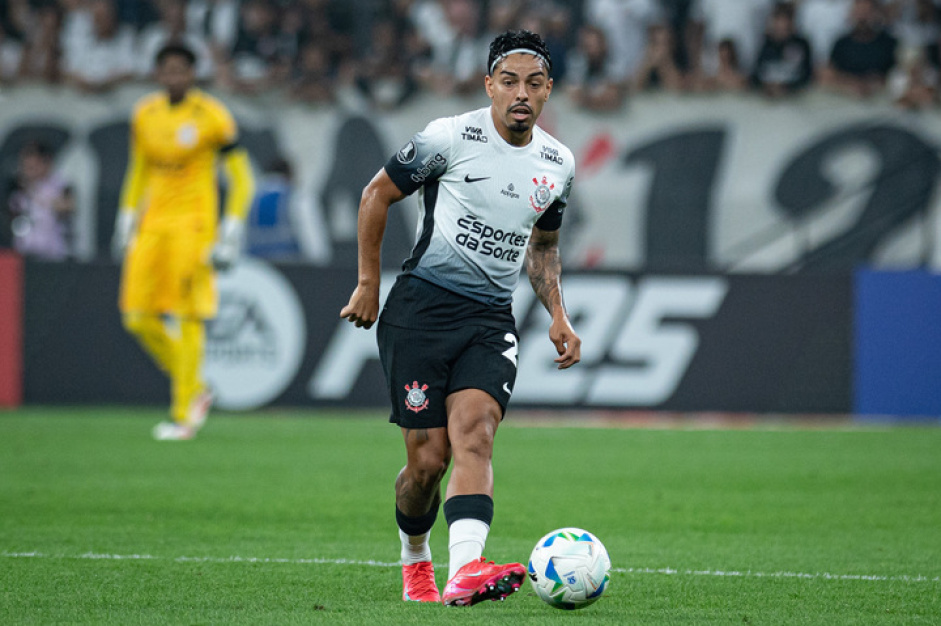 Matheus Bidu durante o duelo contra o Barcelona de Guayaquil na Neo Qumica Arena