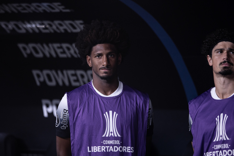 Talles Magno no  titular h quase um ms no Corinthians