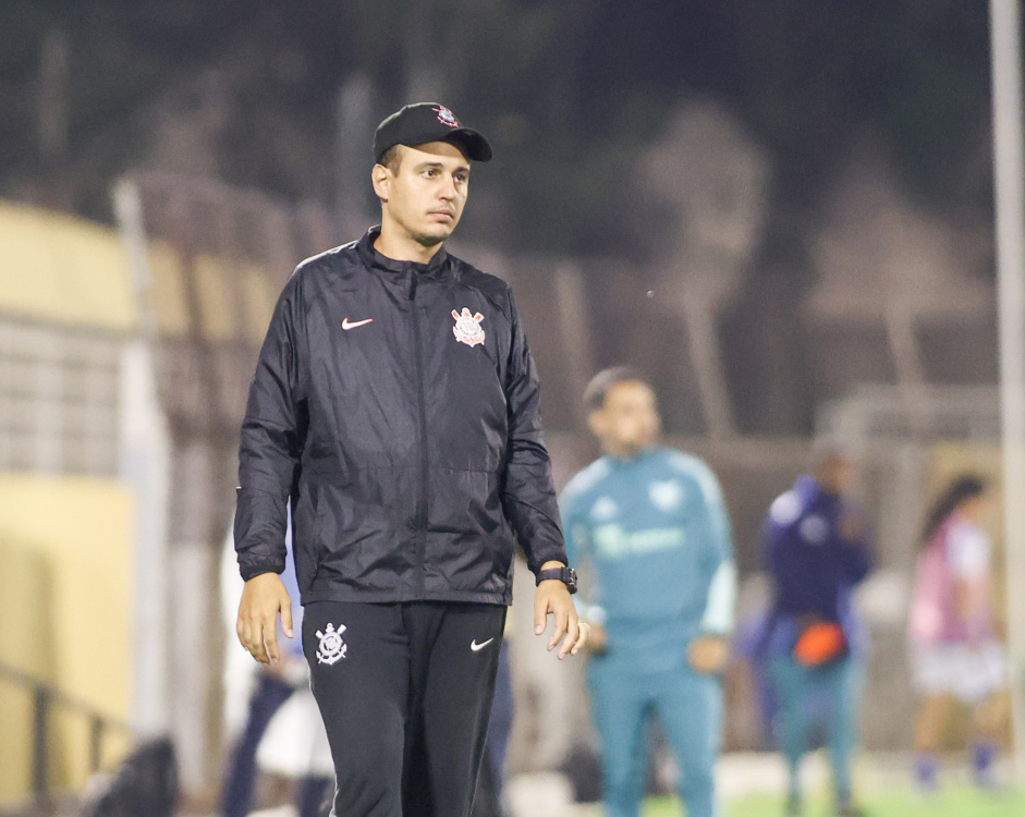Lucas Piccinato diante do Cruzeiro pela Supercopa Feminina