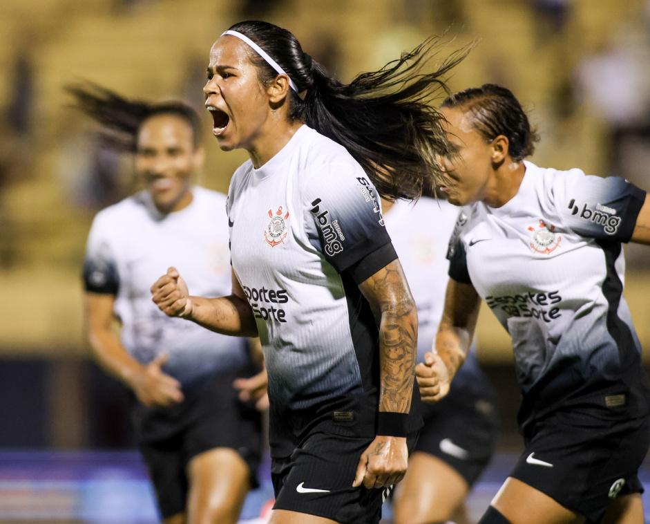Vic Albuquerque chegou a 50 gols pelo Corinthians Feminino na segunda passagem