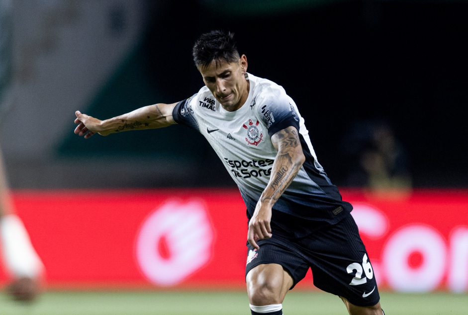 Fabrizio Angileri volta a ser titular do Corinthians aps se recuperar de leso