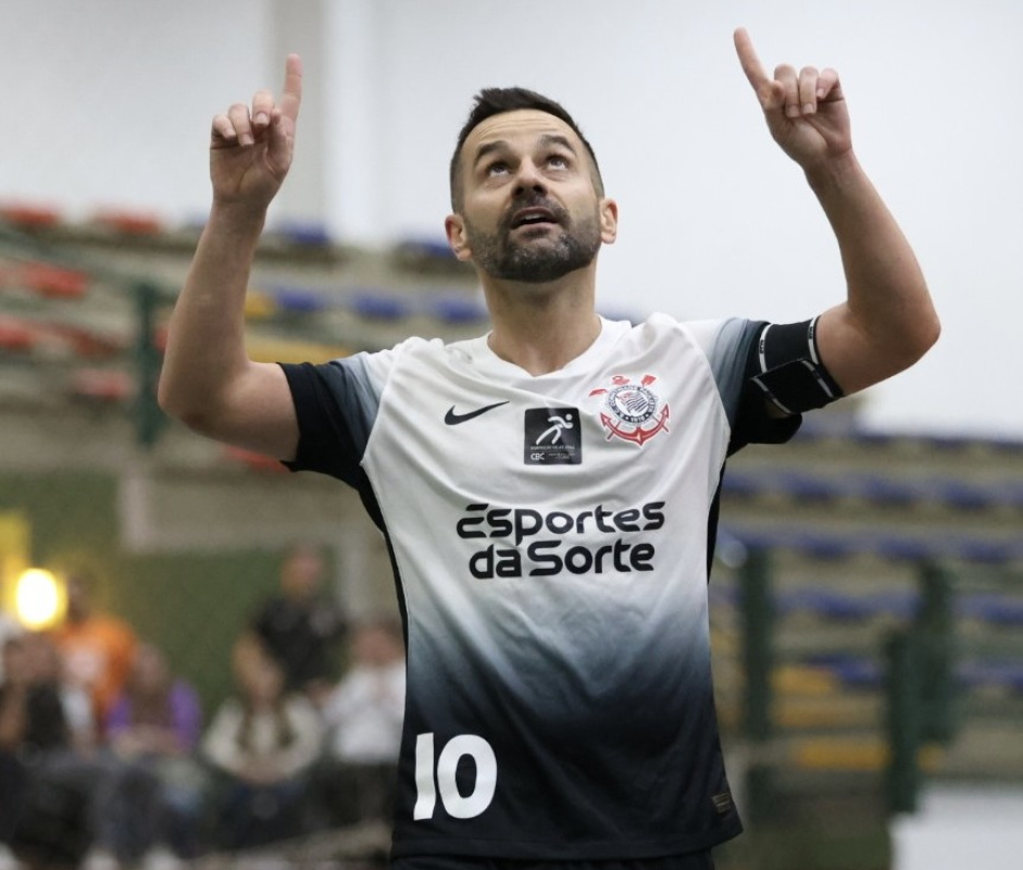 Deives vive sua ltima temporada no Corinthians buscando se entregar o mximo possvel em quadra