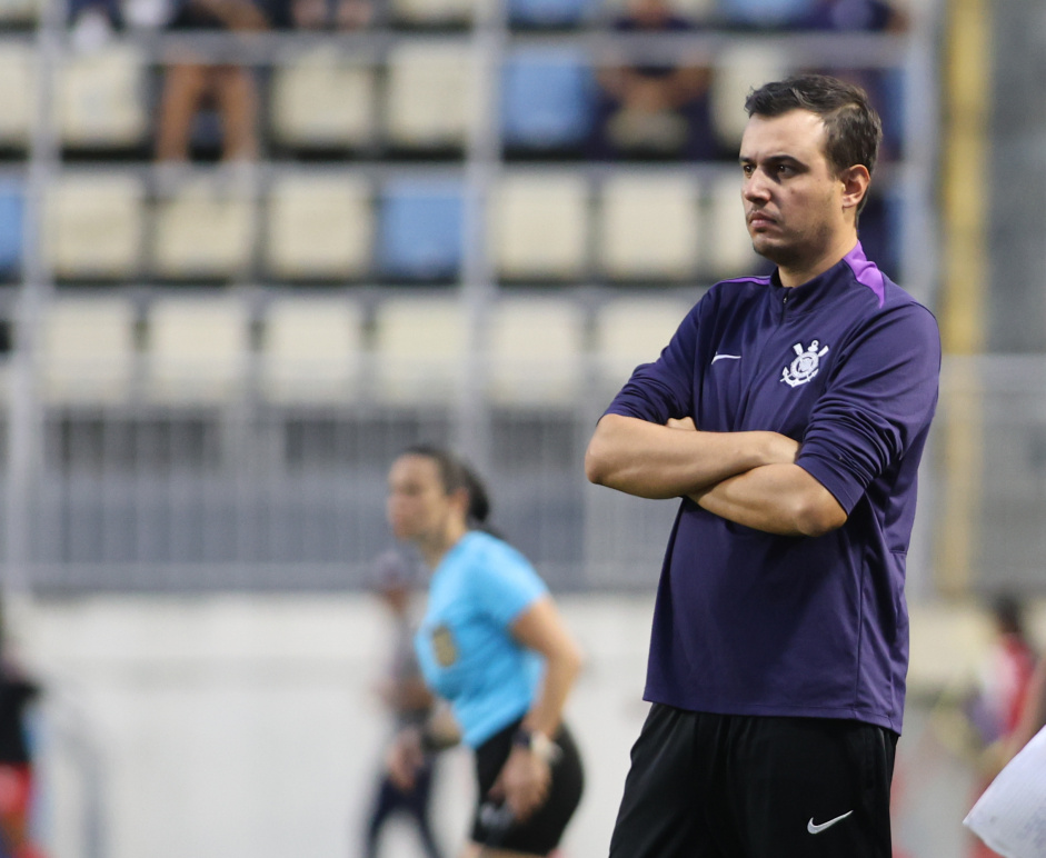 Lucas Piccinato vive momento de presso no Corinthians Feminino
