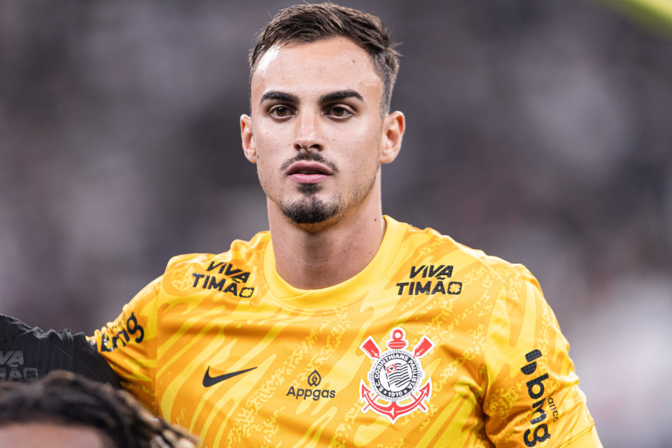 Matheus Donelli j tem mais gols sofridos do que jogos em 2025 pelo Corinthians