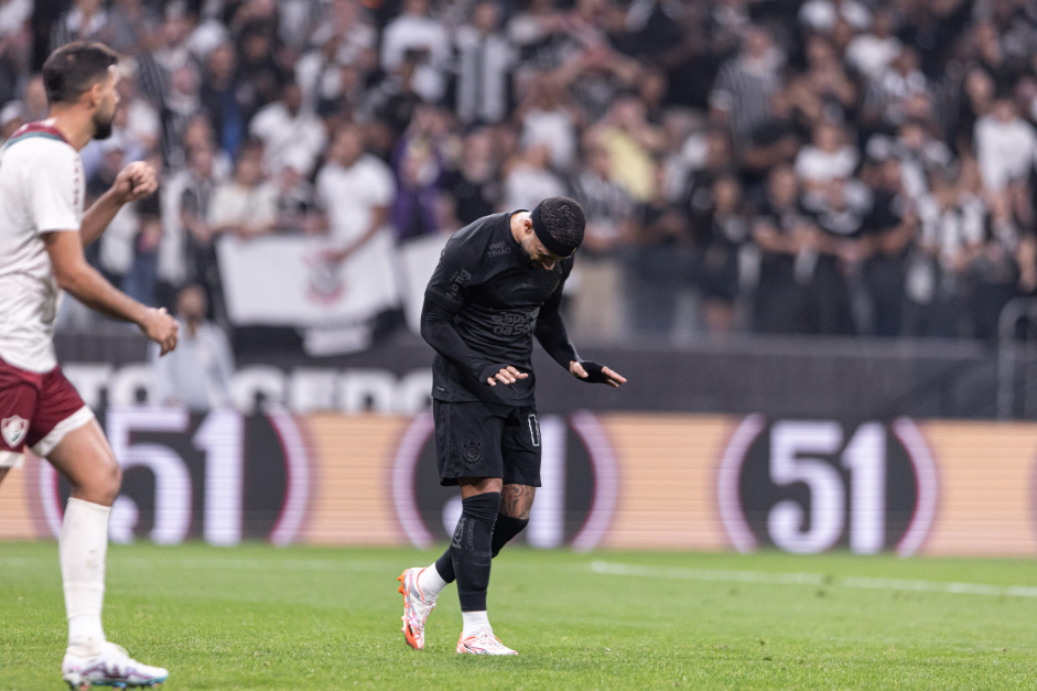 Memphis Depay criticou o desempenho do ataque do Corinthians aps a derrota para o Fluminense