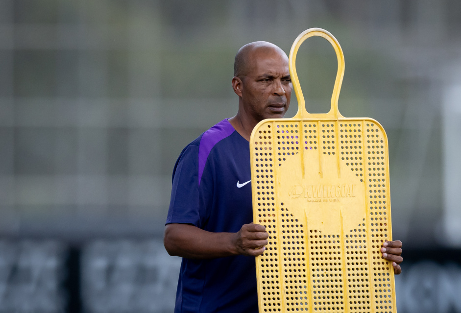 Corinthians encerra treino do Sub-20 em meio  turbulncia na base
