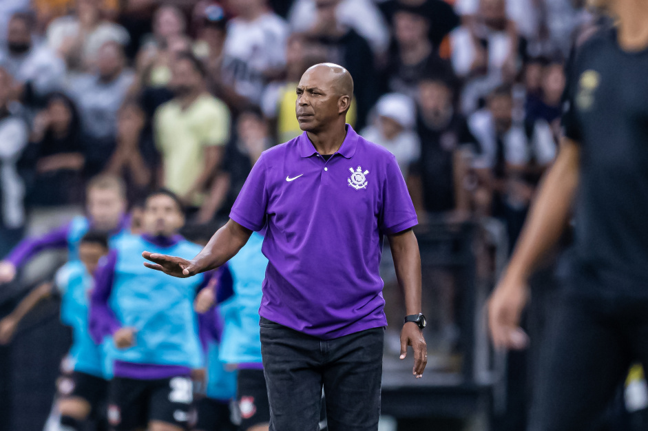 Orlando Ribeiro  beira do campo diante do Sport