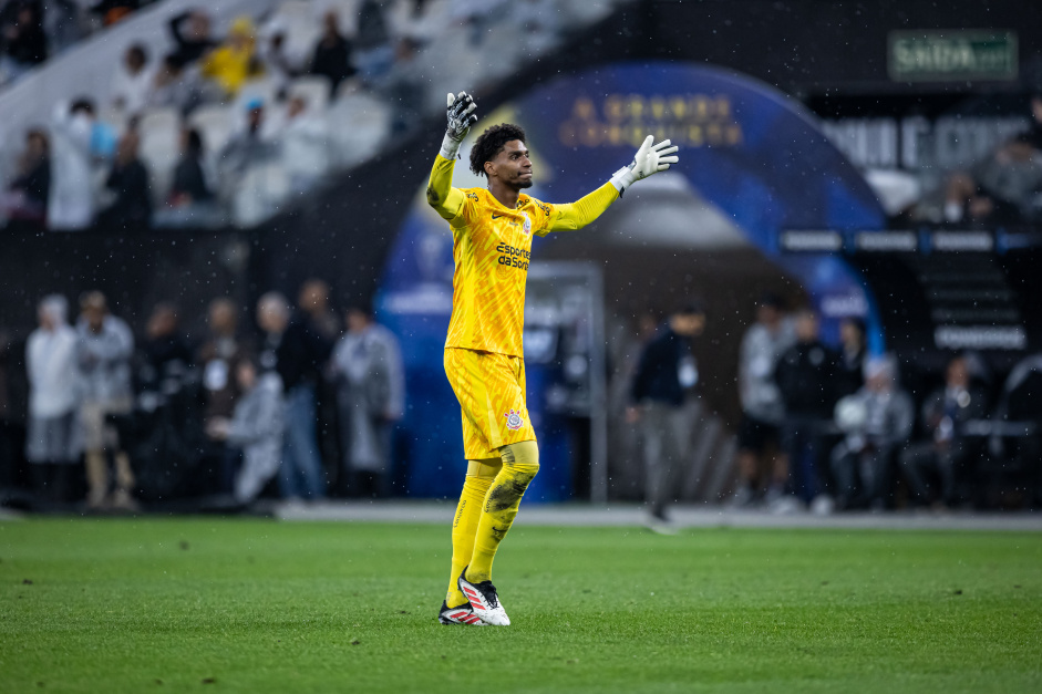 ESCALADOS! Confira a escalação do Coringão para o jogo de hoje