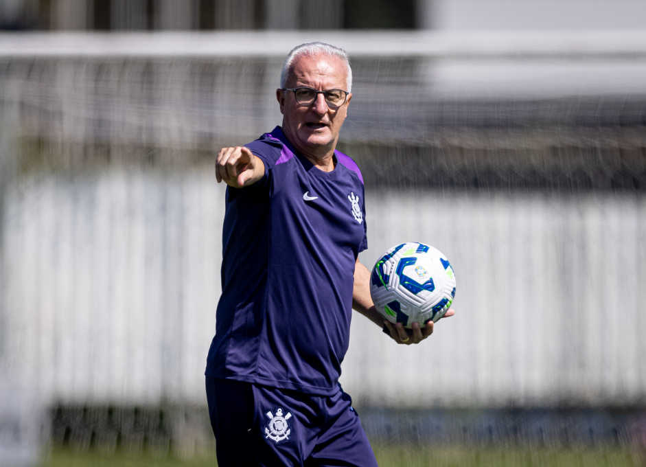 Dorival assumiu o comando do Corinthians no dia 28 de abril