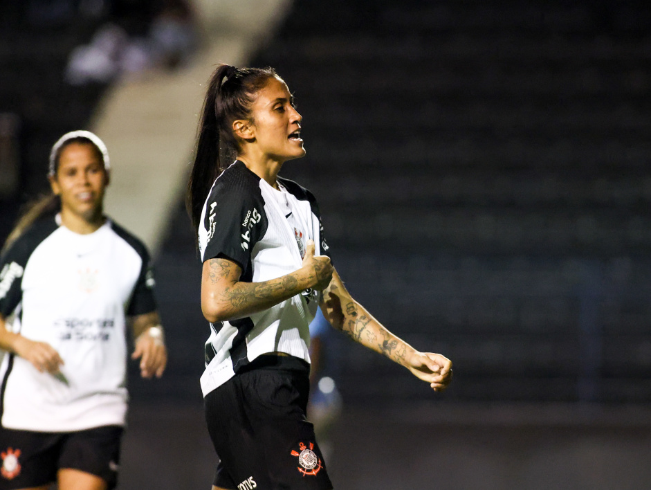 Jaqueline soma cinco passes para gol nesta temporada