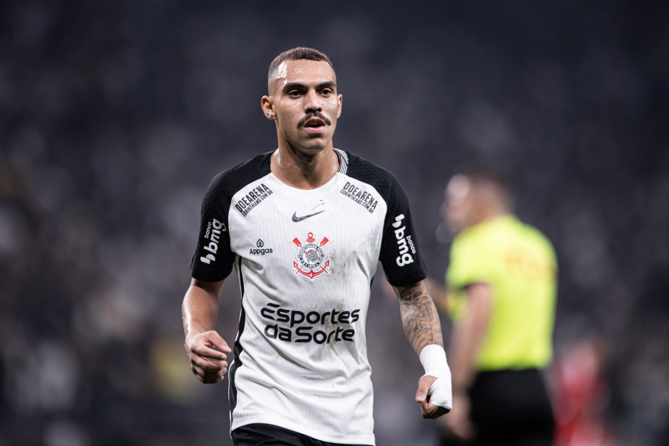 Matheuzinho pode ser desfalque para o Corinthians diante do Santos