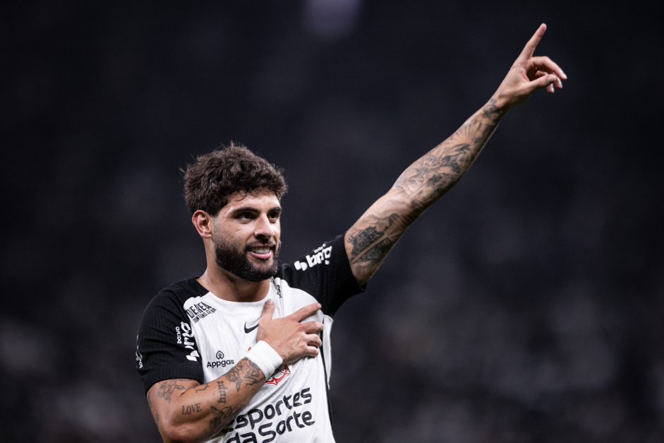 Corinthians recebe o Santos em busca de afastar instabilidade no Brasileiro