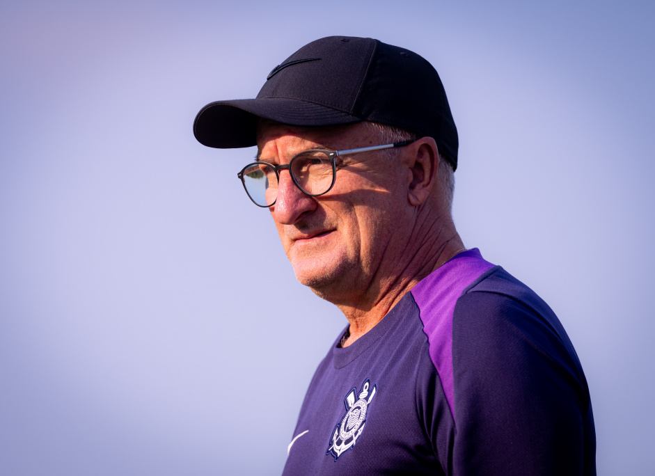 Dorival Jnior pode dar foco a Sul-Americana ou optar por um time no titular contra o Racing-URU, visando o clssico contra o Santos no domingo