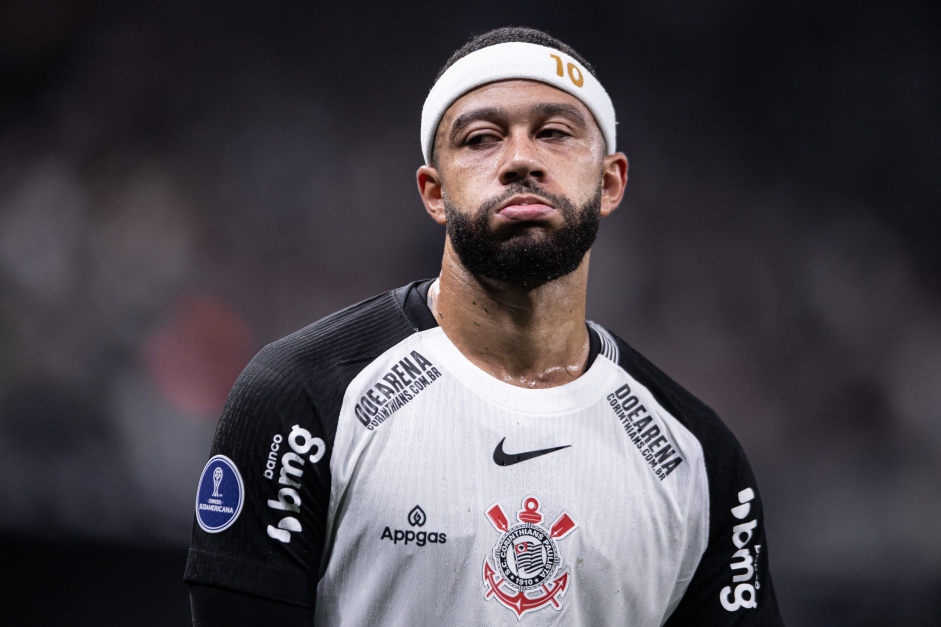 Memphis Depay  desfalque na partida contra o Racing pelo torneio continental