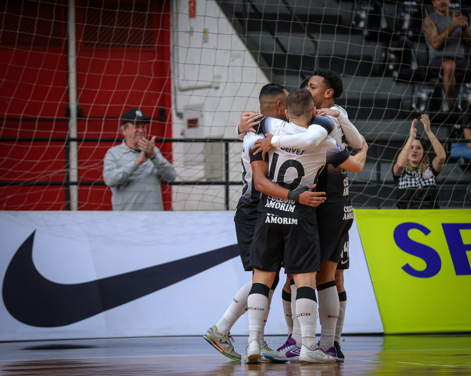 Corinthians recebe o Atlntico, s 20h, no Wlamir Marques