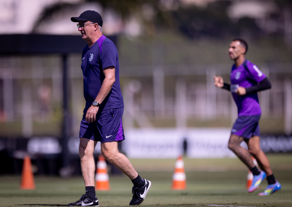 Dorival Jnior realizou o primeiro trabalho ttico no CT Joaquim Grava nesta quinta