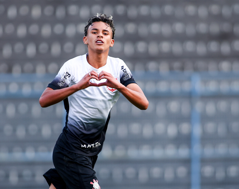 Preocupante: Joia geracional do Corinthians sofre lesão no joelho na base
