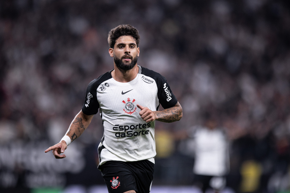 Yuri Alberto corre comemora seu gol contra o Mirassol pelo Campeonato Brasileiro