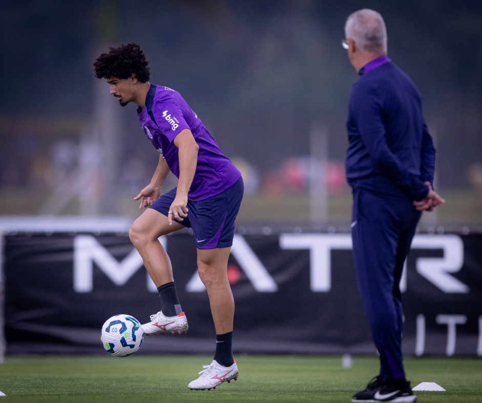 Dorival Júnior tenta arrumar a zaga do Corinthians na esperança de findar bem o Campeonato Brasileiro e se preparar para a Copa do Brasil