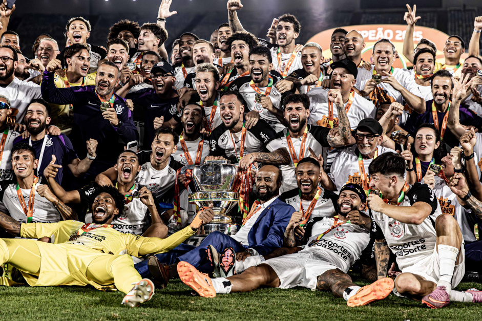 Delegação do Corinthians comemora título da Copa do Brasil contra o Vasco
