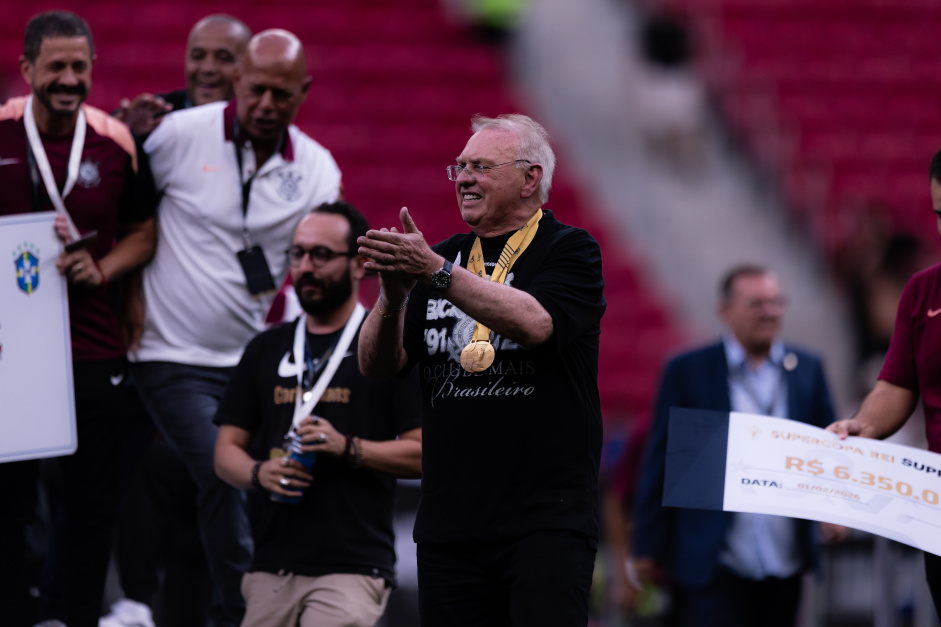 Osmar Stabile comprou celulares com carto do Corinthians para dois jogadores do clube; entenda