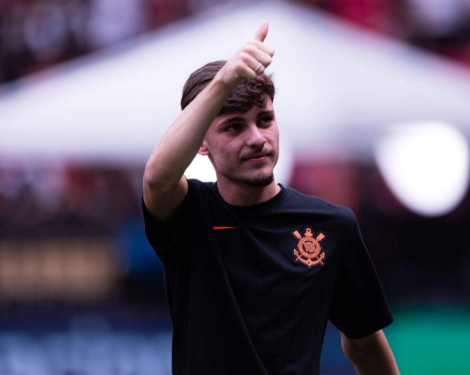 Volante do Corinthians tira cidadania italiana e amplia portas no mercado europeu