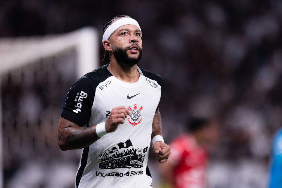 Memphis Depay possui contrato com o Corinthians até o dia 20 de junho de 2026