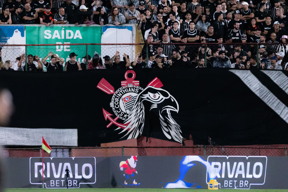 Organizada do Corinthians se manifesta aps renncia de Dulio Monteiro Alves ao ttulo de scio