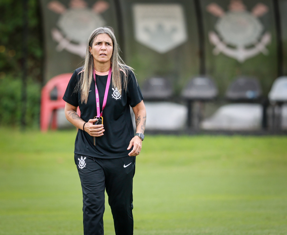 Tcnica do Corinthians critica possvel regra da Fifa e comenta importncia de Copa no Brasil